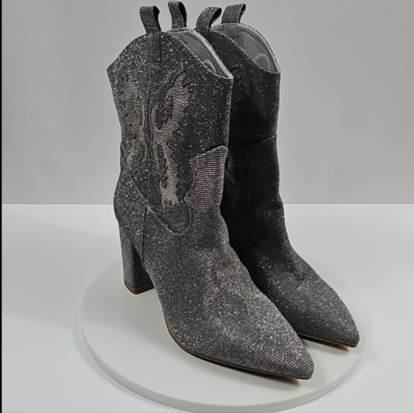 NWOT MIA Gypsi Western Cowgirl Boots 8.5 M Silver Pointed Toe Shimmer Block Heel - Picture 1 of 13